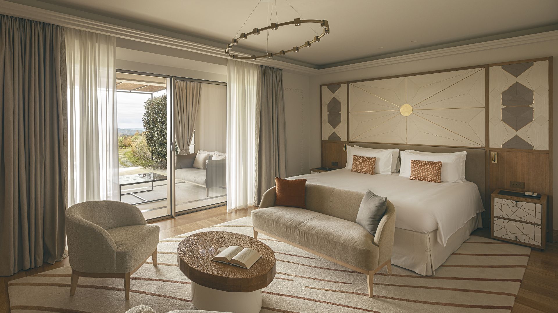 01 landing rooms suites desktop