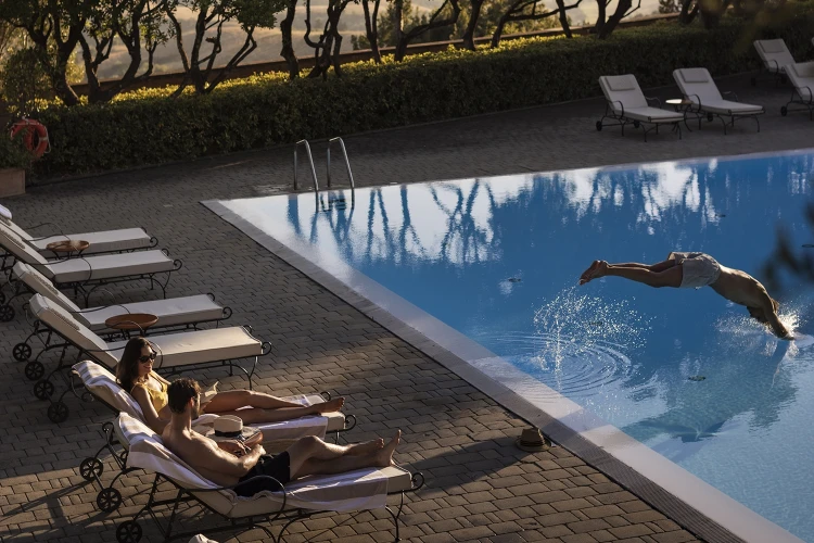 Carosello benessere bordo piscina 02