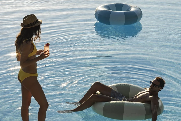 Carosello benessere bordo piscina 03