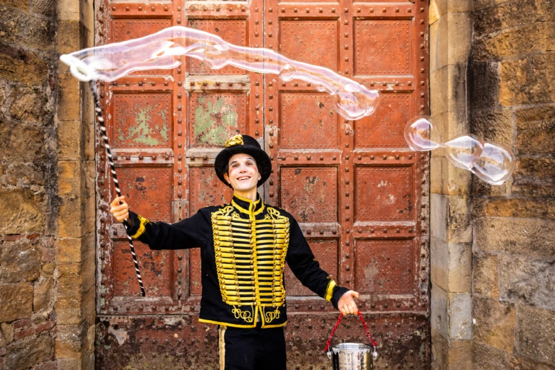 Caccia nel borgo 4 01